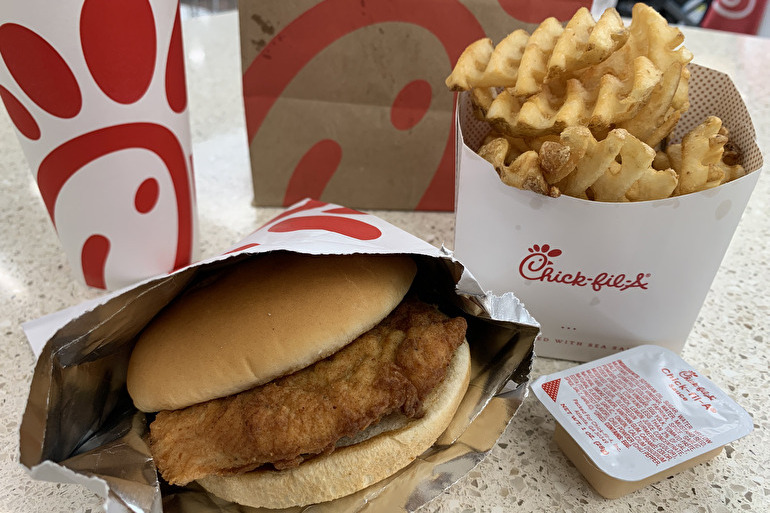 フードコート:チックフィレイ/Chick-fil-A(ハンバーガー)
